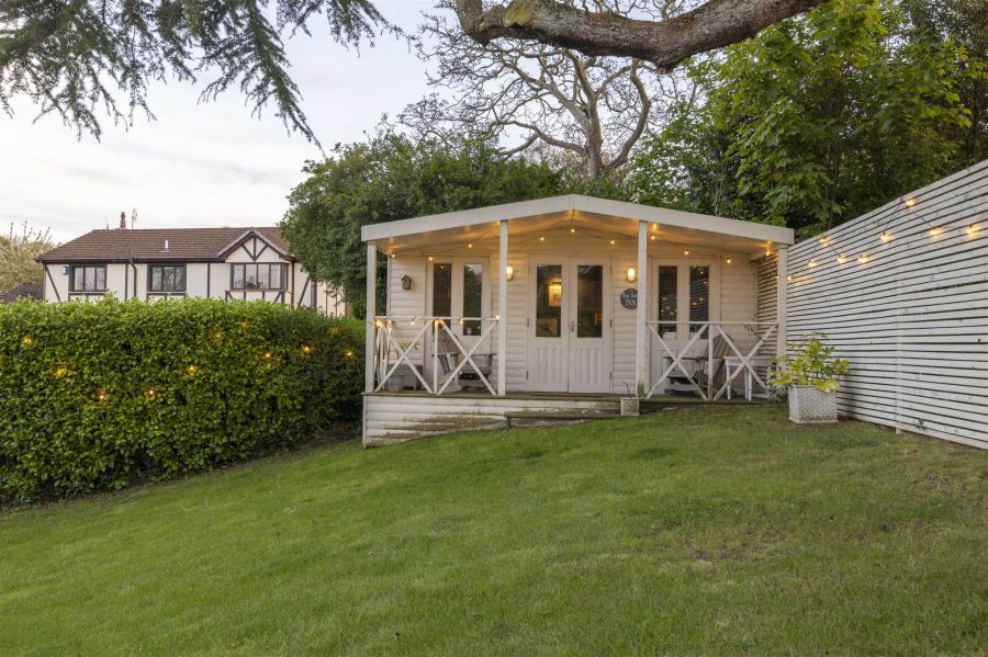 Monterey, 11a Kathleen Avenue
