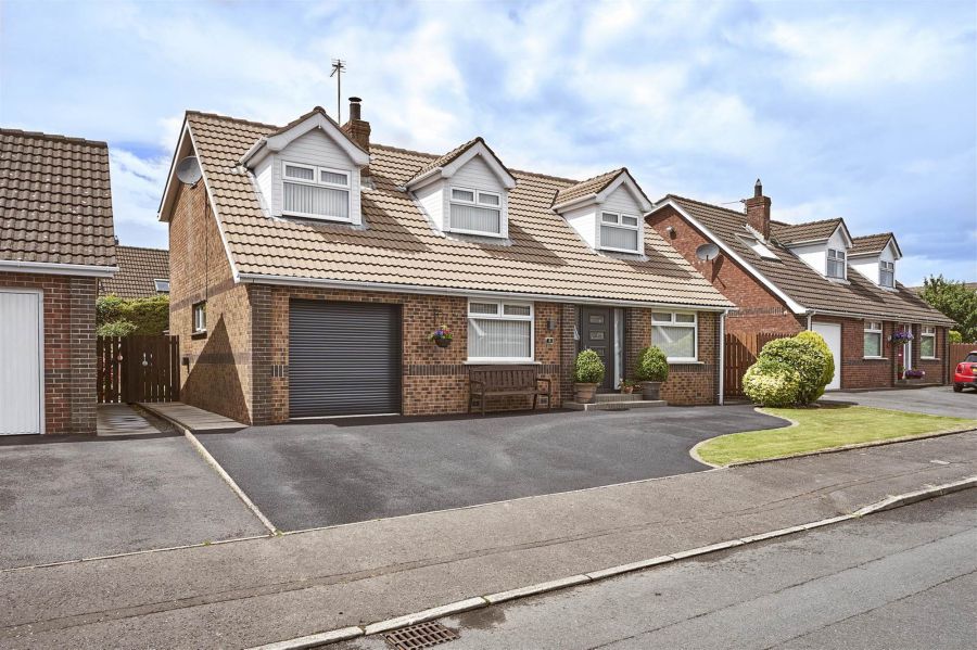 8 Dunkeld Court