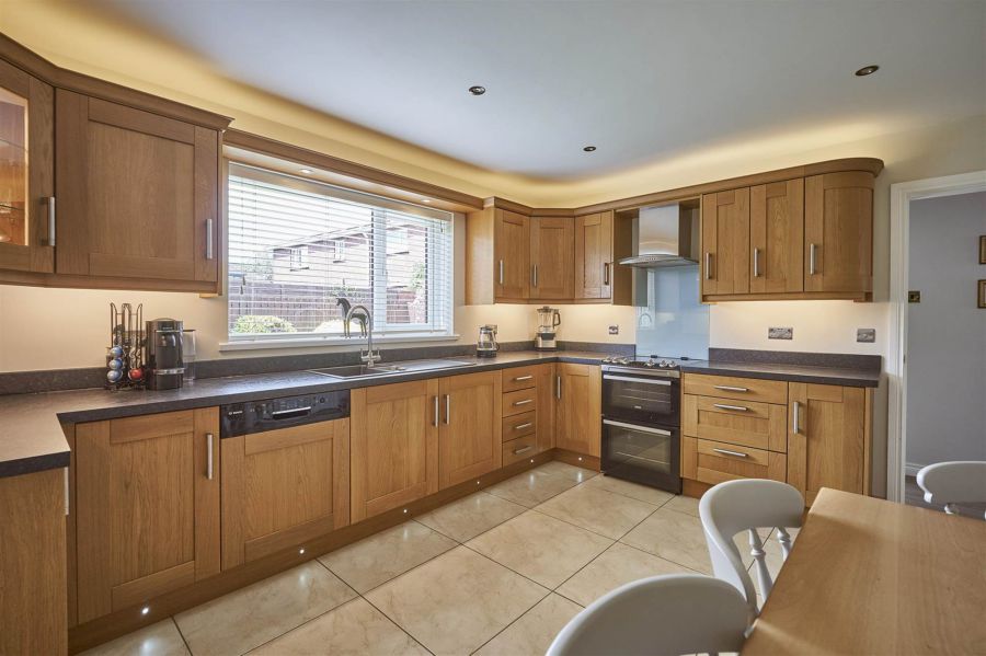 8 Dunkeld Court