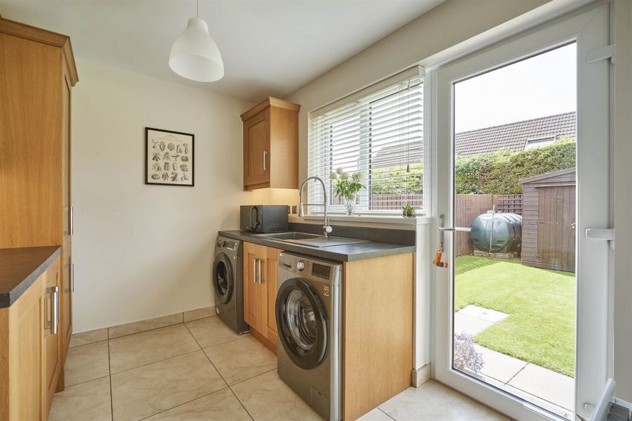 8 Dunkeld Court