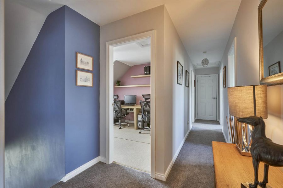 8 Dunkeld Court