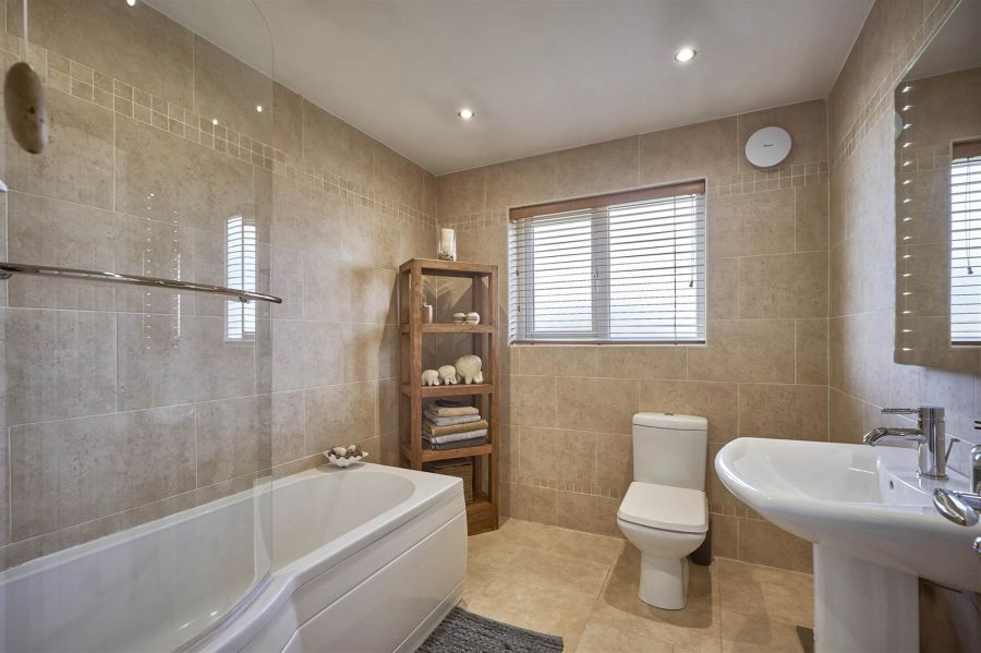 8 Dunkeld Court