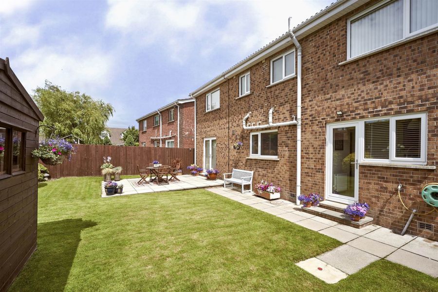 8 Dunkeld Court
