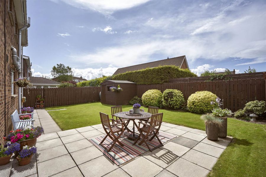 8 Dunkeld Court