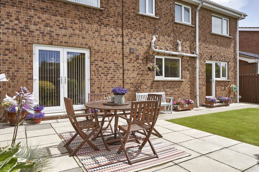 8 Dunkeld Court