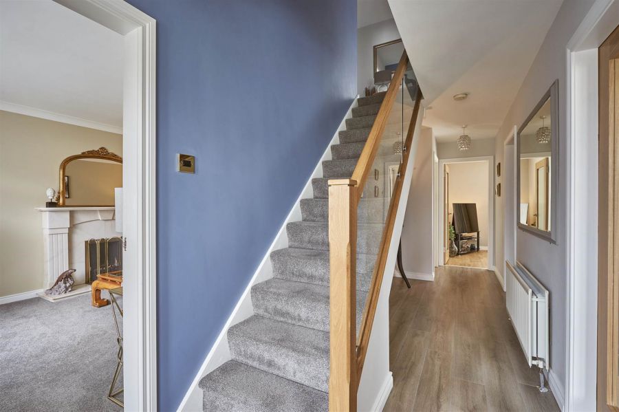 8 Dunkeld Court