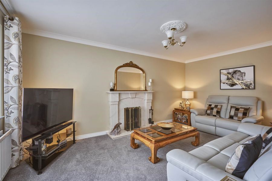 8 Dunkeld Court