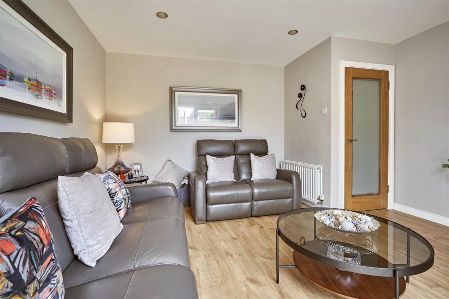 8 Dunkeld Court