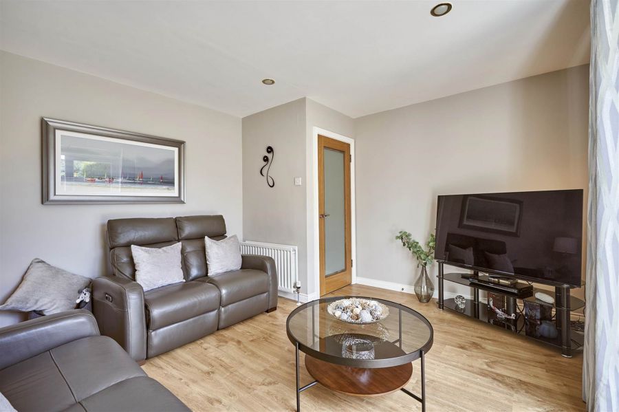 8 Dunkeld Court