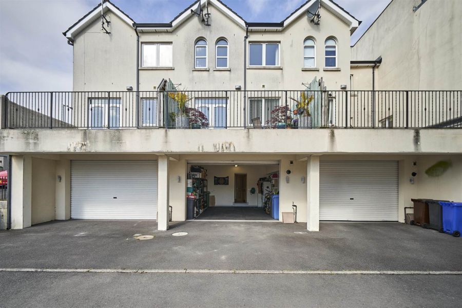 6 Princetown Road