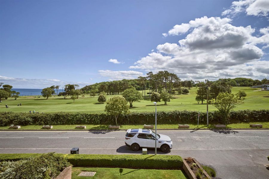 Apt 5 The Fairways