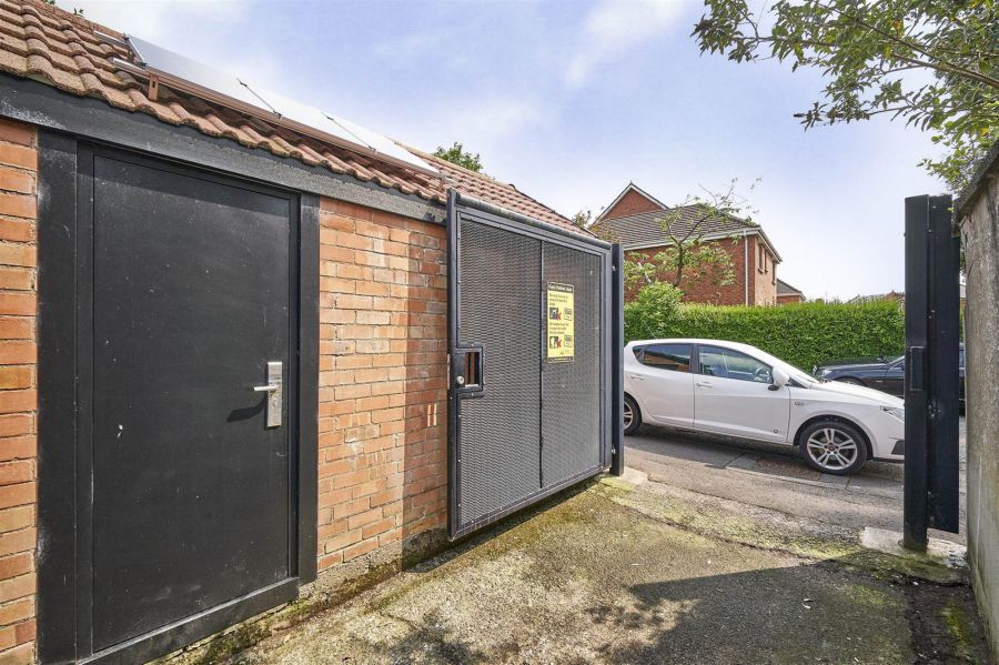 Garage @, 2 Harland Park