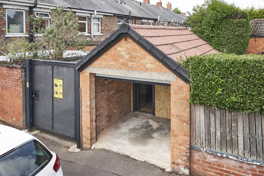 Garage @, 2 Harland Park