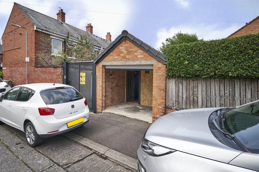 Garage @, 2 Harland Park
