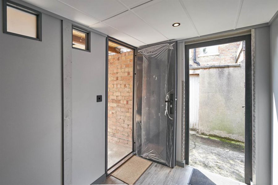 Garage @, 2 Harland Park
