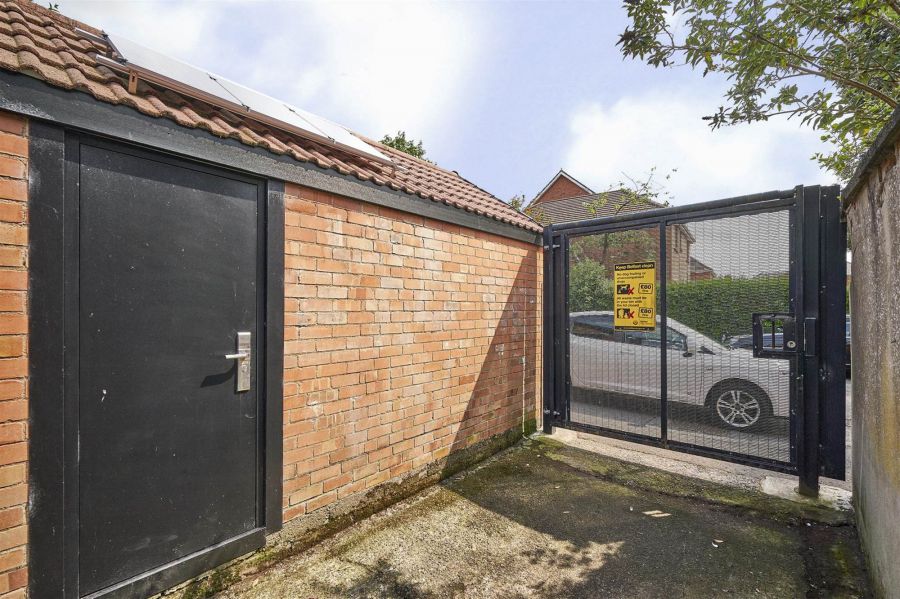 Garage @, 2 Harland Park