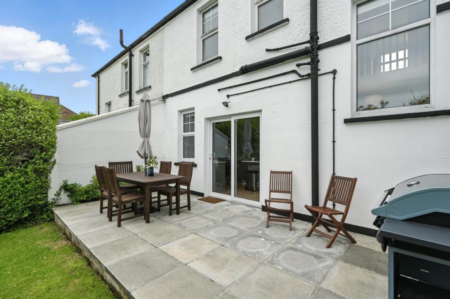46 Newtownards Road