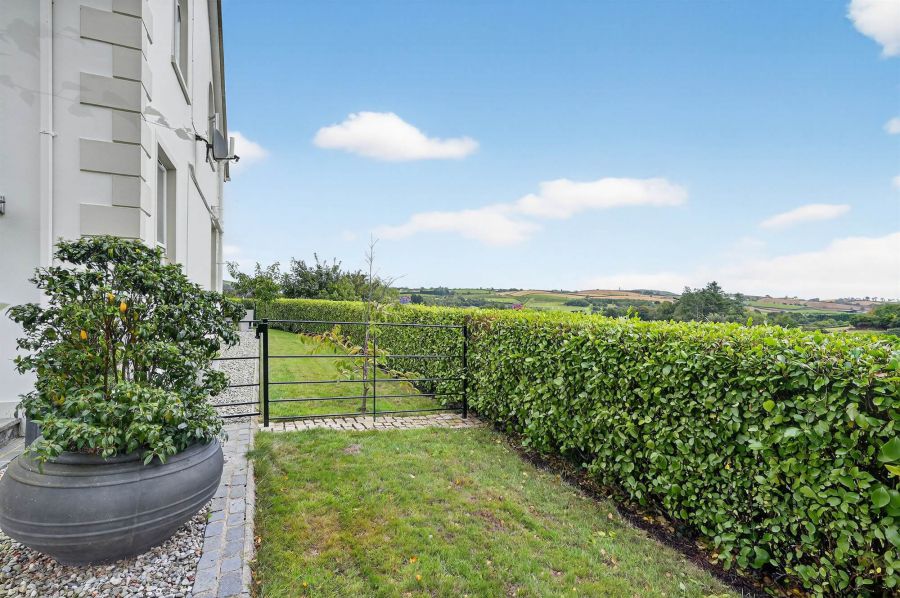 14 Peartree Hill