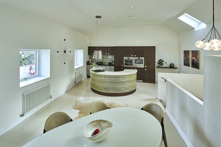 10 Maxwell Lane