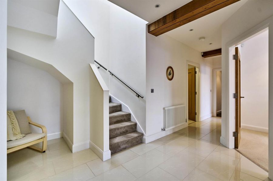 10 Maxwell Lane