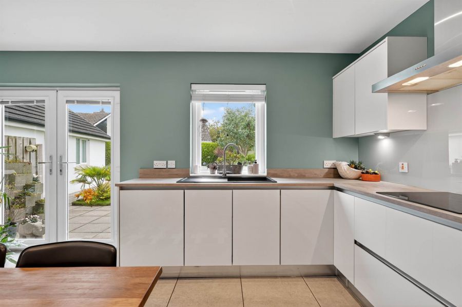 15 Oakwood Park 15 Oakwood Park