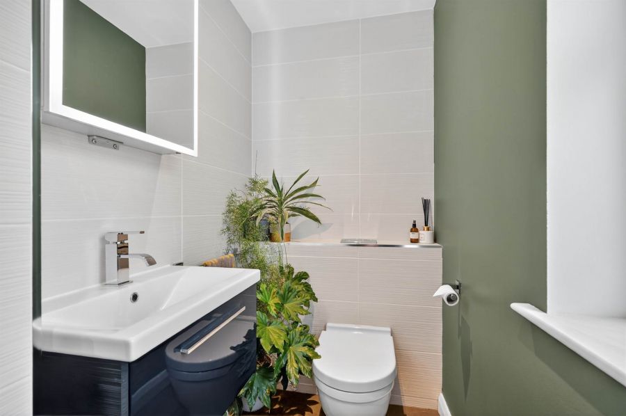 15 Oakwood Park 15 Oakwood Park
