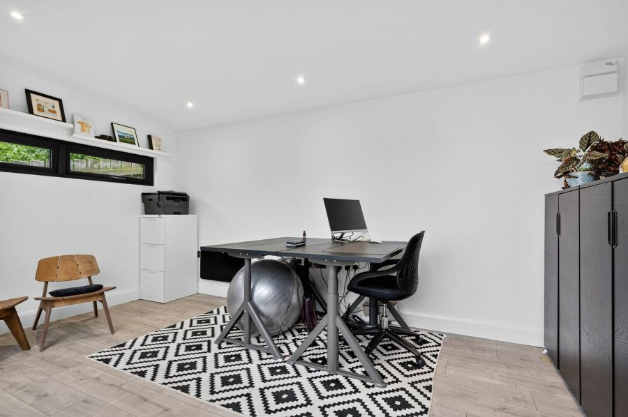 15 Oakwood Park