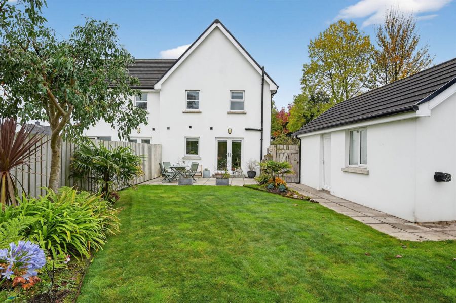 15 Oakwood Park