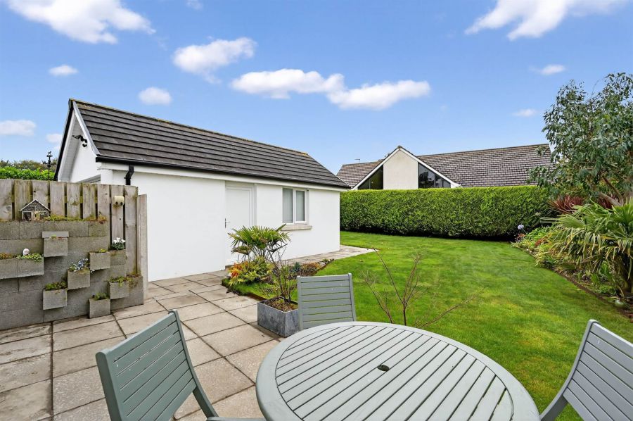 15 Oakwood Park