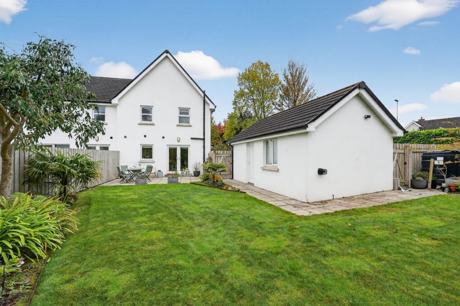 15 Oakwood Park