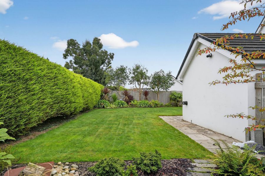 15 Oakwood Park