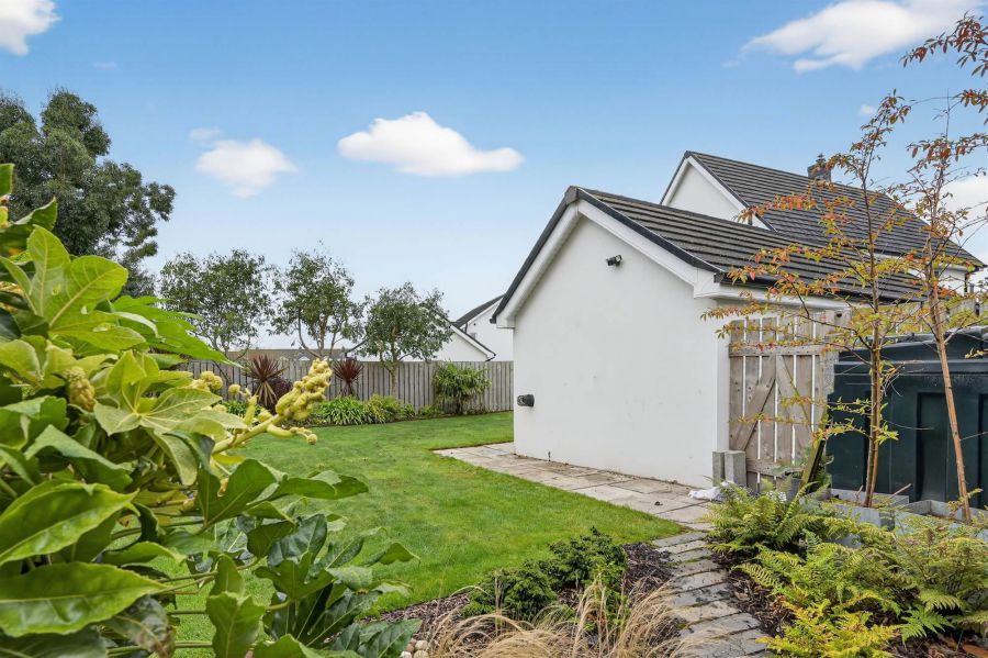 15 Oakwood Park