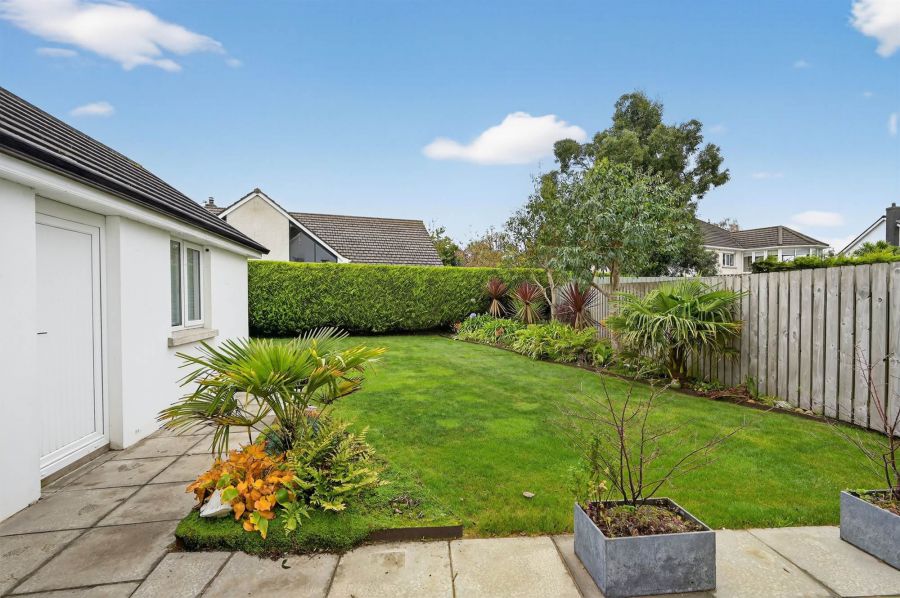 15 Oakwood Park