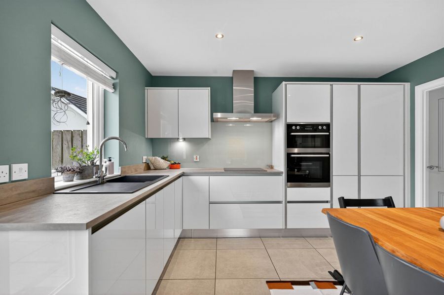 15 Oakwood Park 15 Oakwood Park