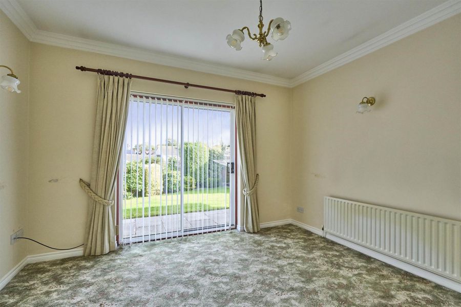 6 The Spires Crescent