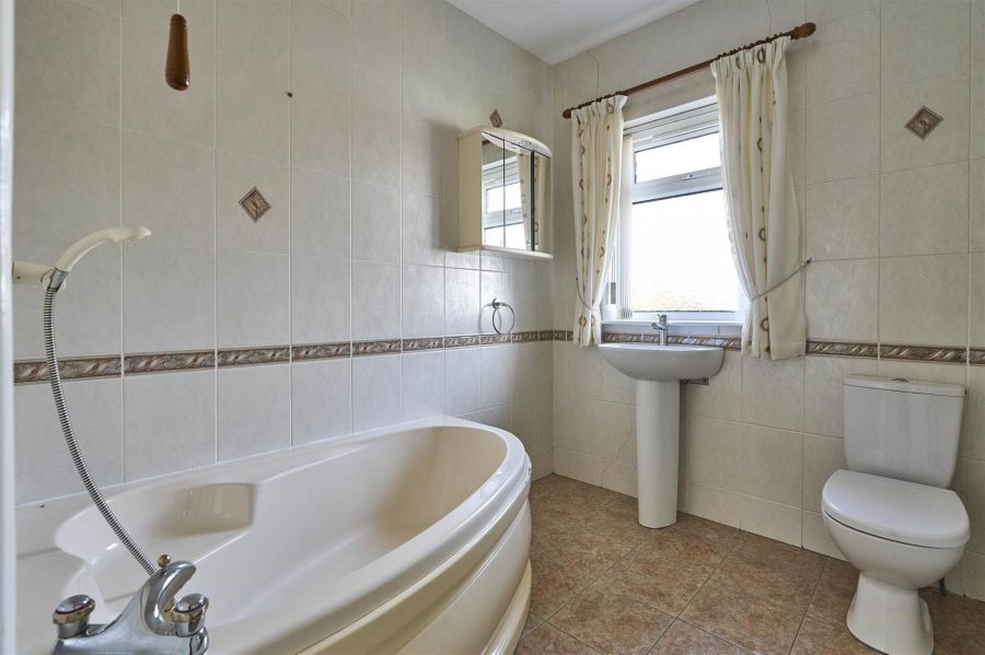 6 The Spires Crescent
