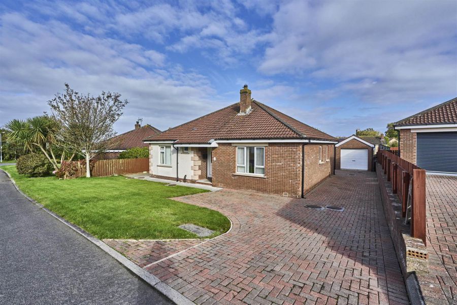 6 The Spires Crescent
