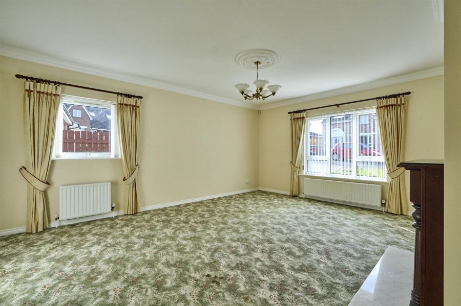 6 The Spires Crescent