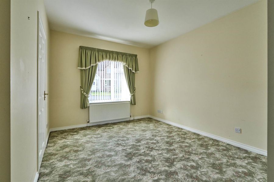 6 The Spires Crescent