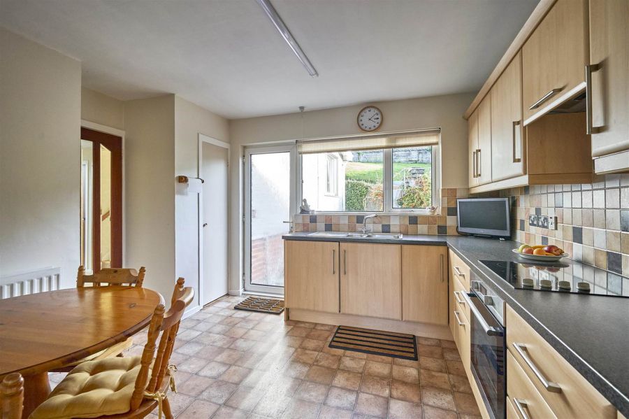 12 Strathleven Park