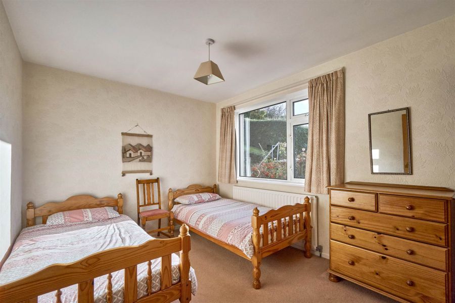 12 Strathleven Park