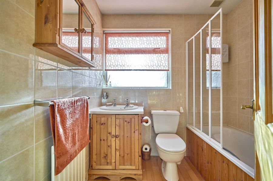 12 Strathleven Park