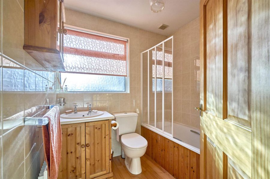 12 Strathleven Park