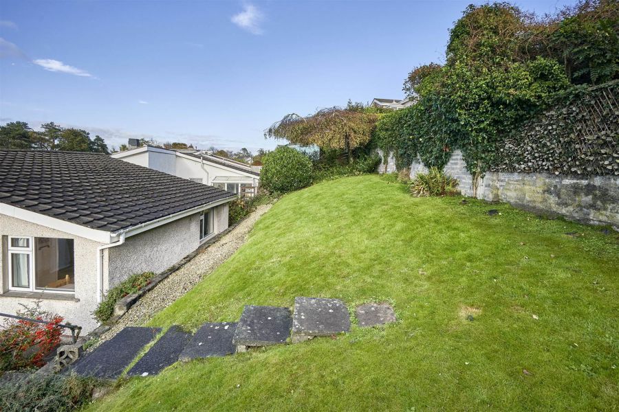 12 Strathleven Park