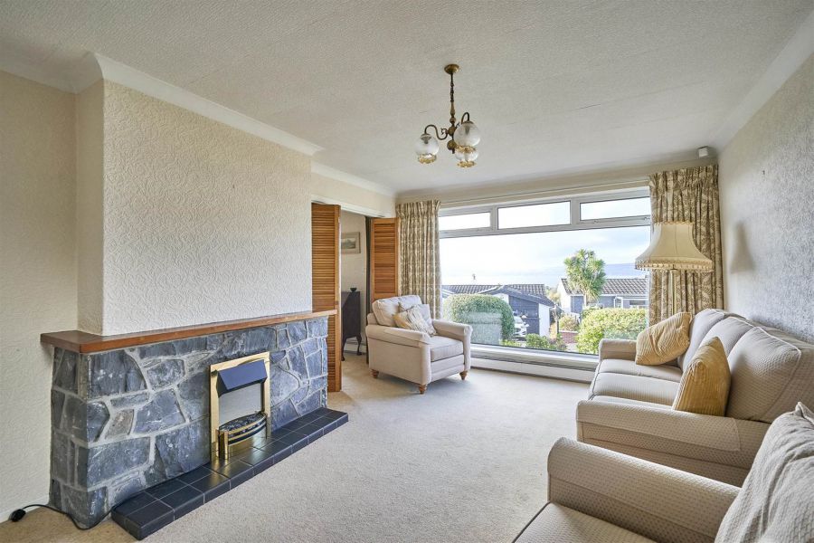 12 Strathleven Park