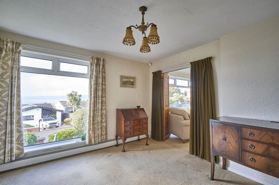 12 Strathleven Park