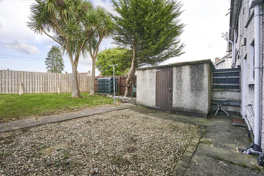 9 Lisbane Drive 9 Lisbane Drive