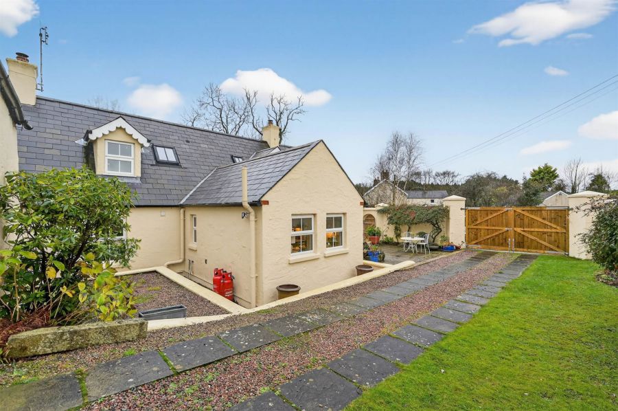 Ballysallagh Cottage, 54 Craigantlet Road