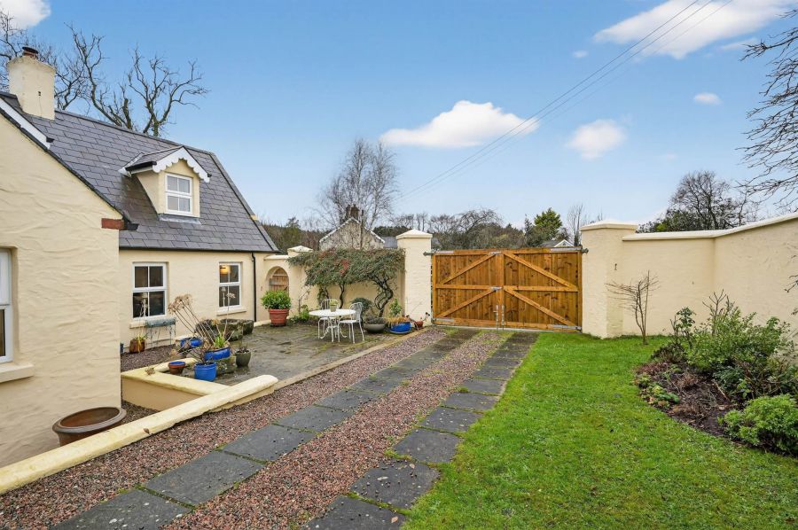 Ballysallagh Cottage, 54 Craigantlet Road