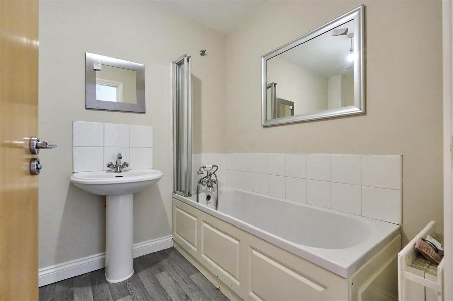 Apt 2, 1 Station Square